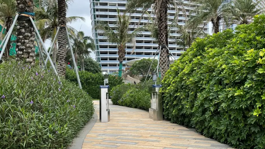 Sistema de compuertas giratorias de acero inoxidable