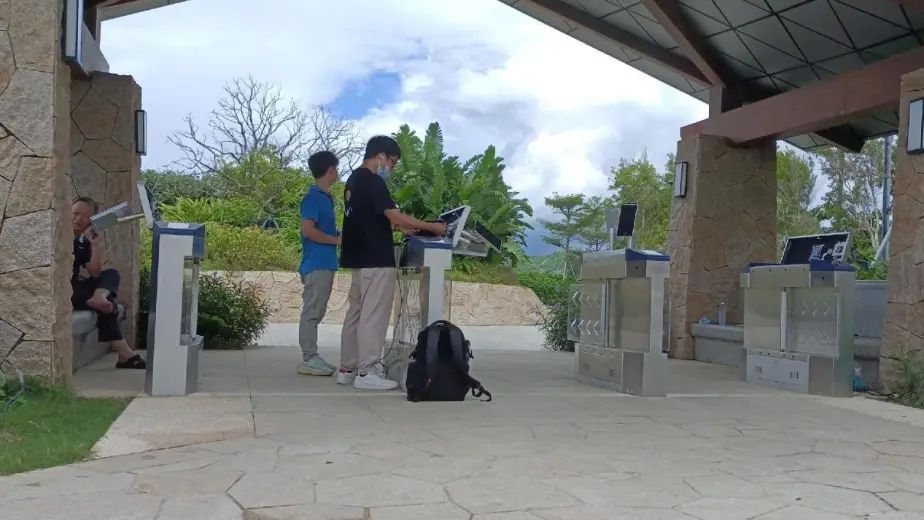 Solución de puerta inteligente para lugares escénicos