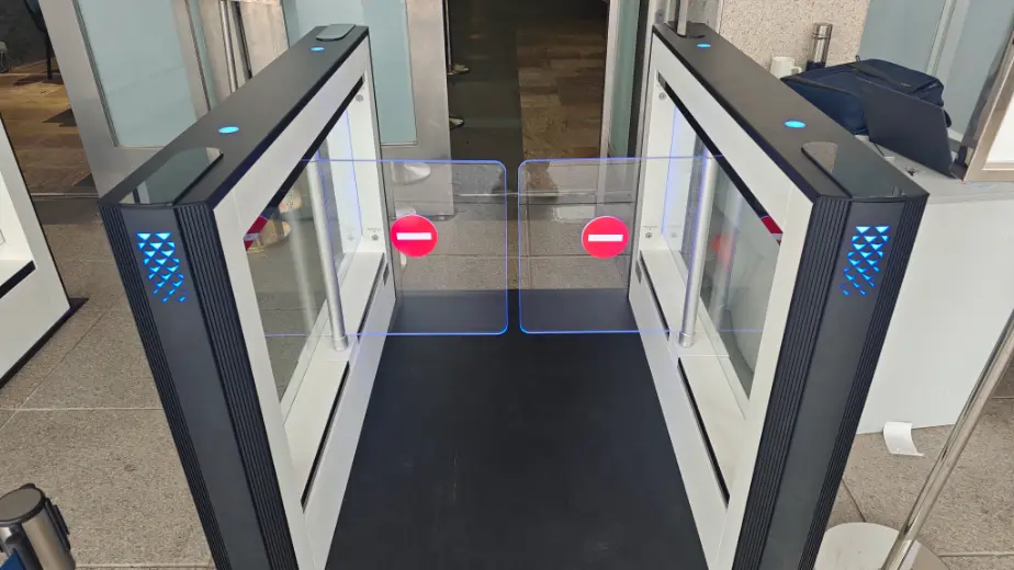 Sistema de torniquetes para el museo: