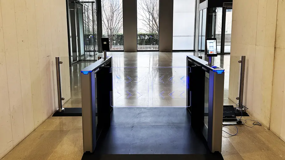 Sistema de control de acceso por reconocimiento facial