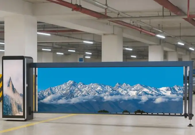 Puerta de aparcamiento para el centro comercial