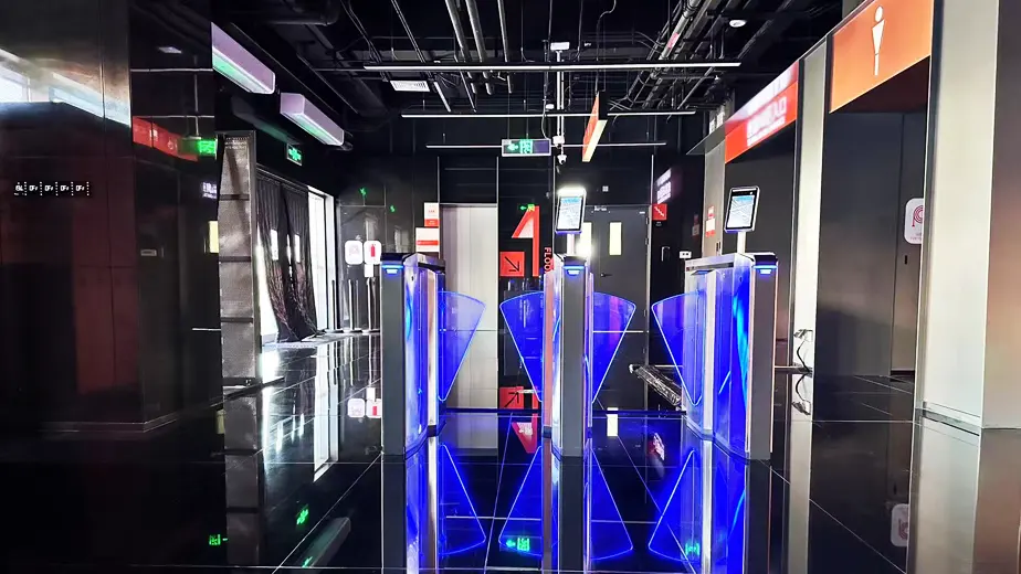 Система управления доступом с распознаванием лиц