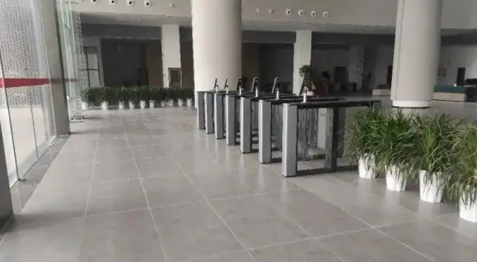 Puerta de torniquetes para universidades