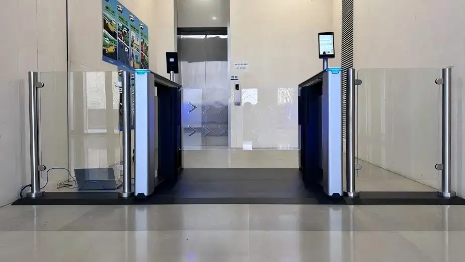 Soluciones para puertas de torniquetes con barrera de solapas para edificios de oficinas